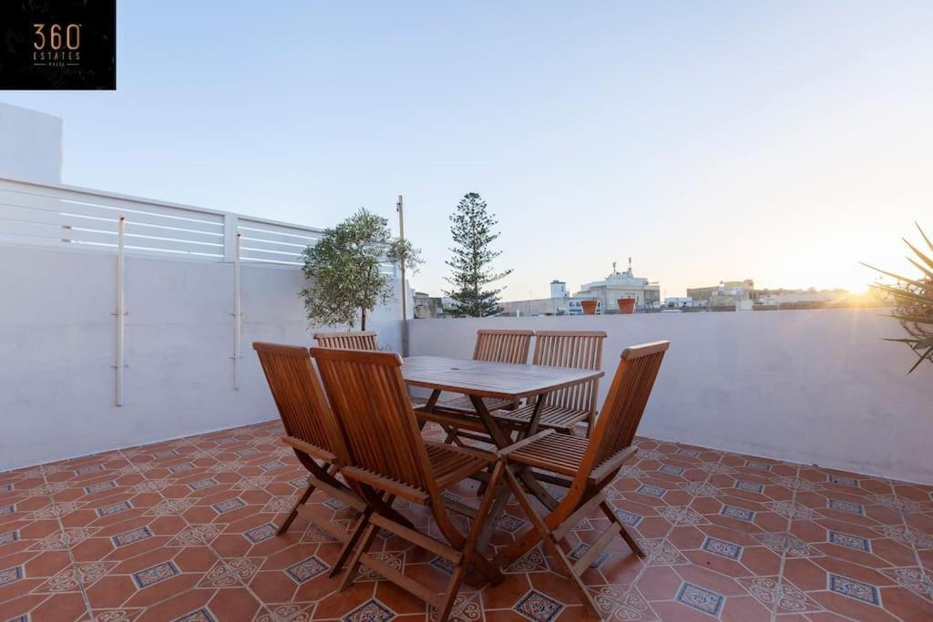 Beautiful, Typical Maltese 4Br Home With Roof Top By 360 Estates Sliema Exterior foto