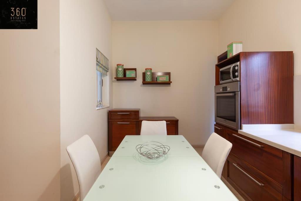Beautiful, Typical Maltese 4Br Home With Roof Top By 360 Estates Sliema Exterior foto