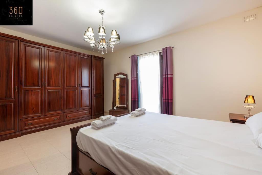 Beautiful, Typical Maltese 4Br Home With Roof Top By 360 Estates Sliema Exterior foto