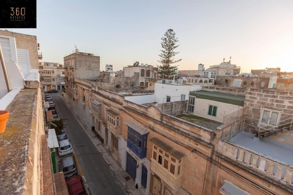 Beautiful, Typical Maltese 4Br Home With Roof Top By 360 Estates Sliema Exterior foto
