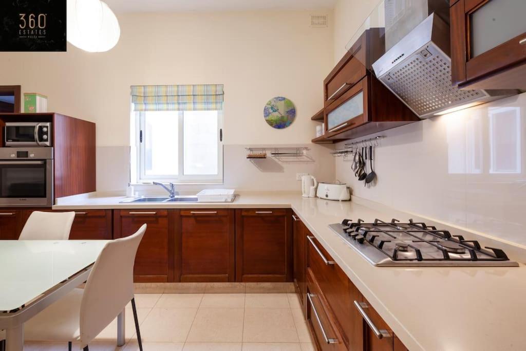 Beautiful, Typical Maltese 4Br Home With Roof Top By 360 Estates Sliema Exterior foto